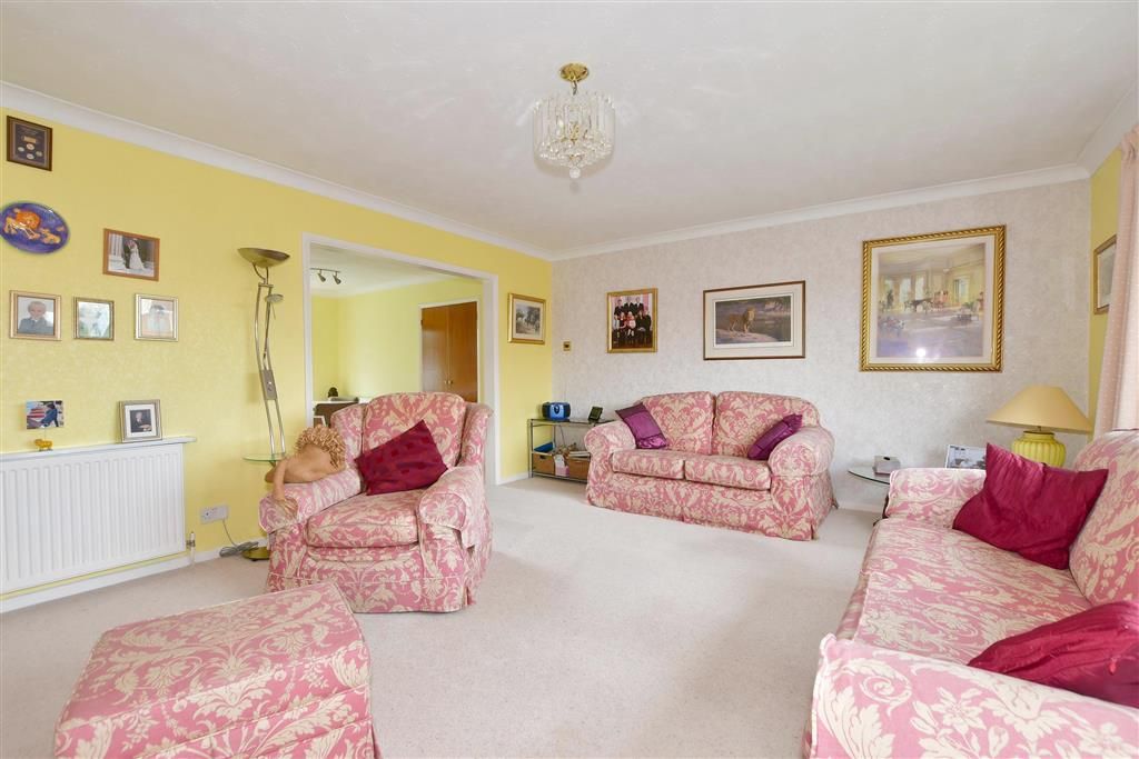 3 bed property for sale in Brighton Road, Southgate, Crawley, West