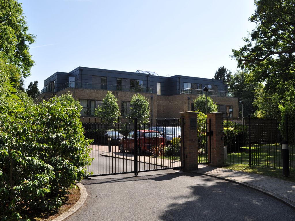 2 bed flat to rent in Dunorlan Park, Pembury Road, Tunbridge Wells TN2