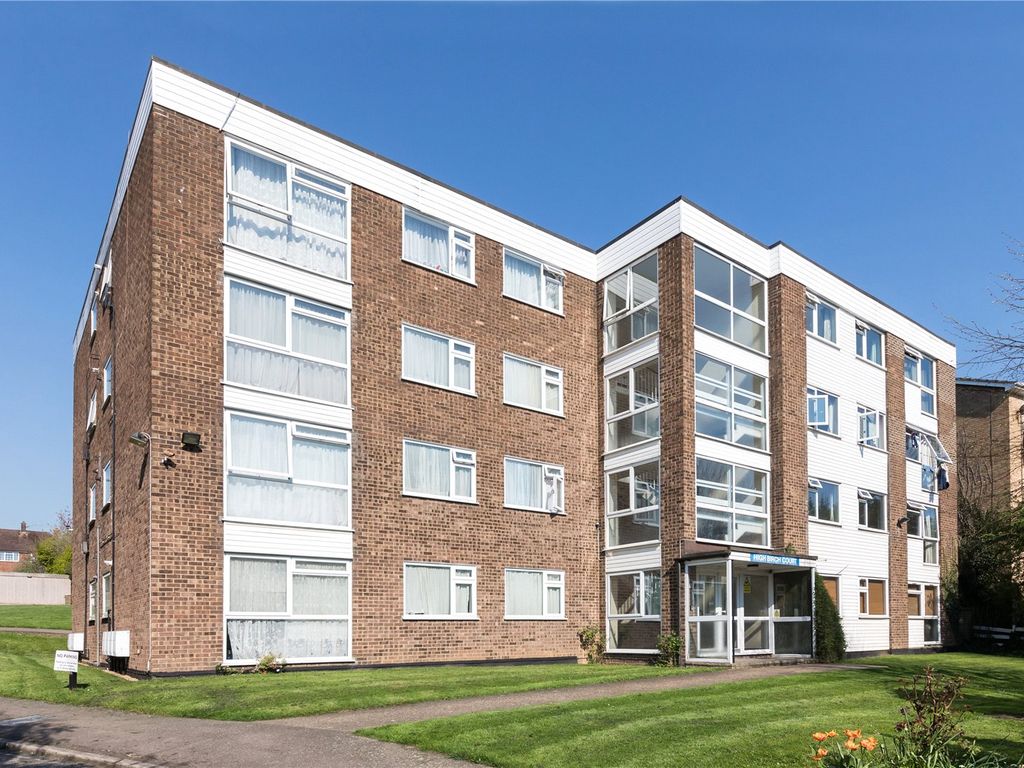 2 bed flat for sale in Park Road, New EN4, £365,000 Zoopla