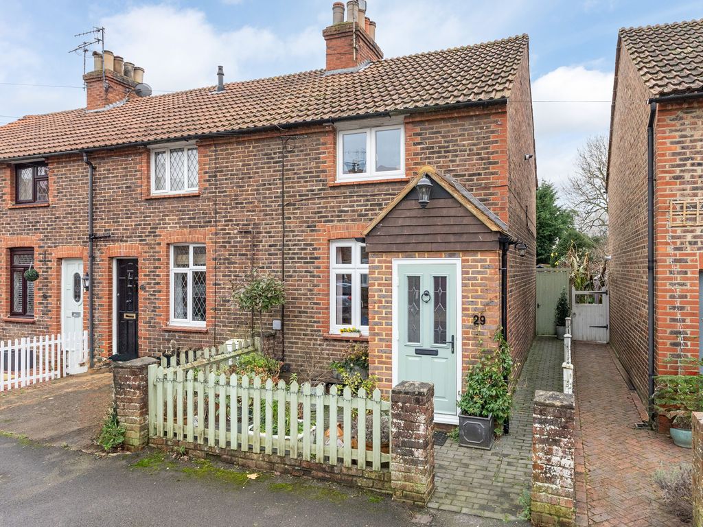 2 bed end terrace house for sale in Oakdene Road, Brockham, Betchworth