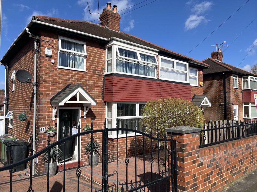 3 bed semidetached house for sale in Cross Heath Grove, Leeds LS11, £