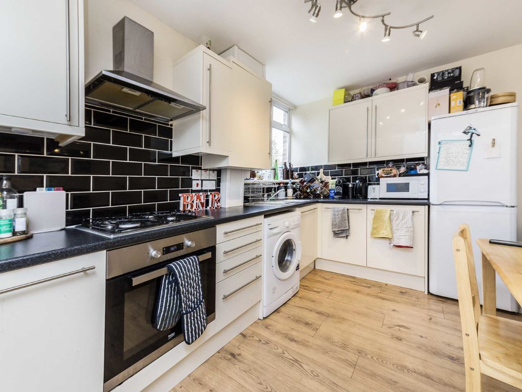 4 bed property to rent in Balham New Road, London SW12, £3,600 pcm Zoopla