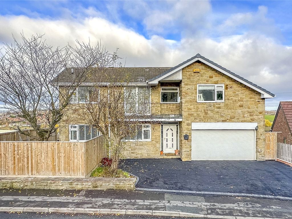 4 bed detached house for sale in High Street, Hanging Heaton, Batley