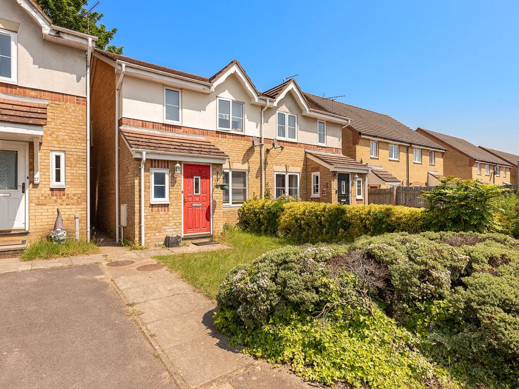 3 bed semidetached house for sale in Bell View, St. Albans