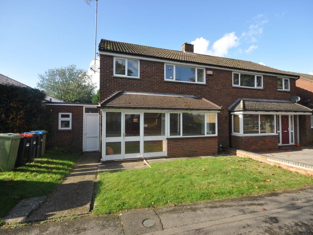 3 bed semidetached house to rent in Whaddon Way, Bletchley, Milton