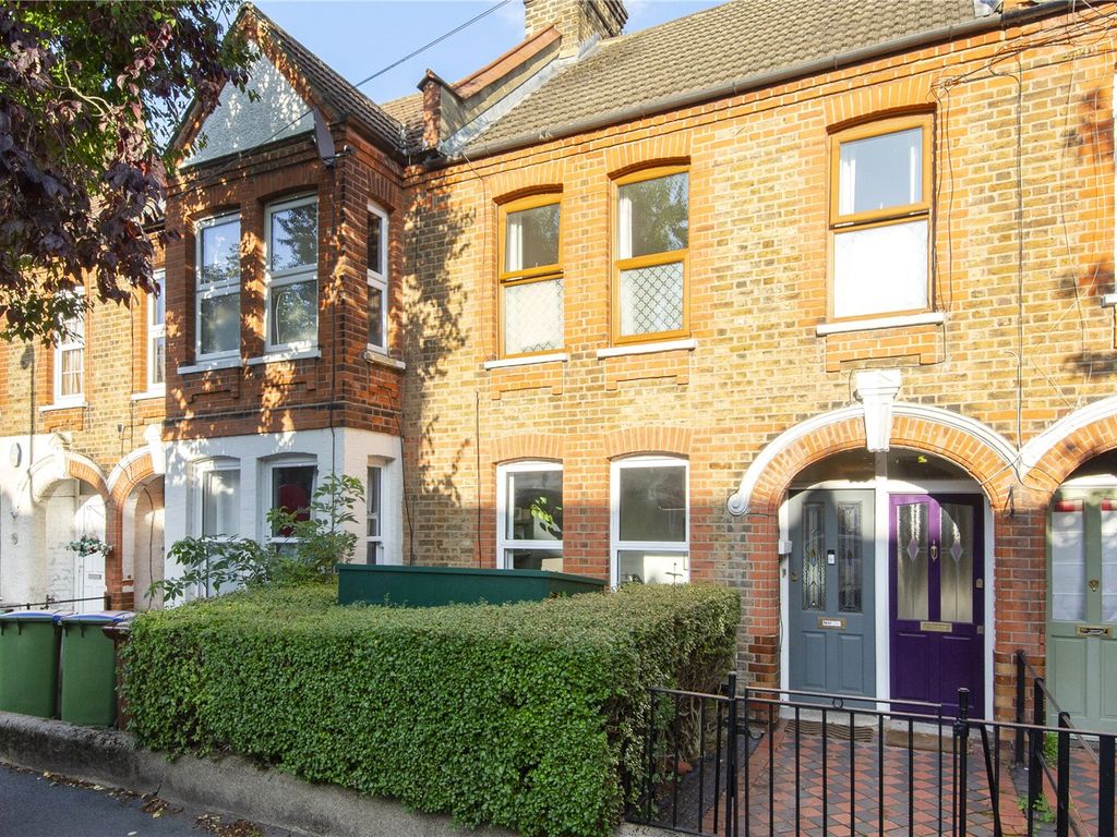 2 bed flat for sale in Carr Road, Walthamstow, London E17, £500,000