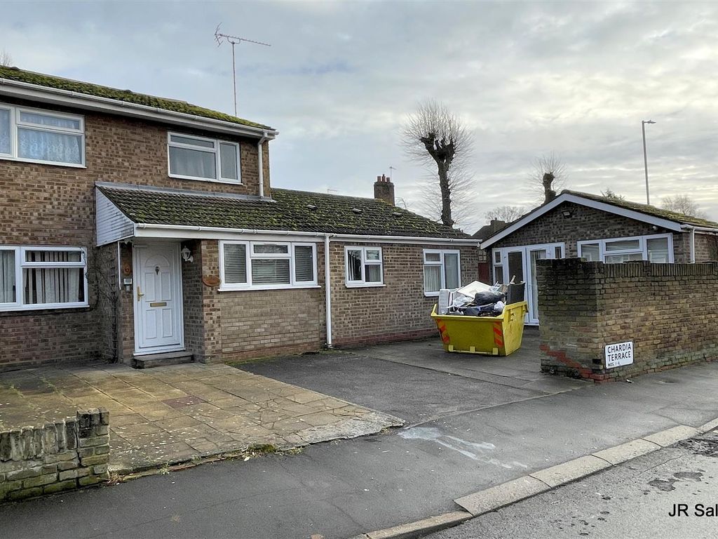 7 bed detached house for sale in Chardia Terrace, Rowlands Close, Central Cheshunt EN8 Zoopla