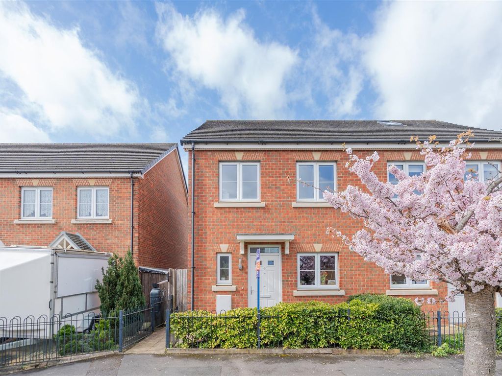 3 bed property for sale in Lulworth Road, Keynsham, Bristol BS31, £