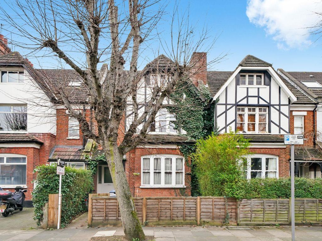 3 bed flat for sale in Stanley Gardens, Willesden Green NW2, £585,000