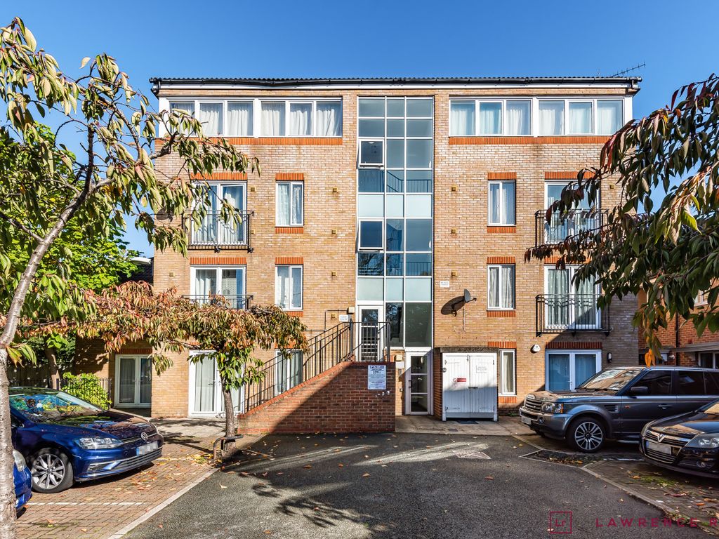 1 bed flat for sale in Carmichael Close, Ruislip Gardens, Middlesex HA4