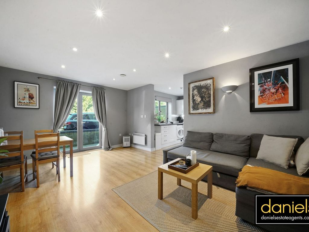 Uxbridge Road, Acton W3