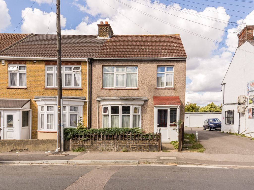 3 bed end terrace house for sale in Cross Lane West, Gravesend, Kent