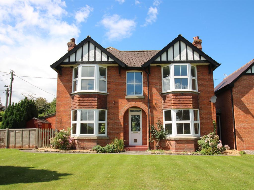 3 bed property to rent in High Street, Great Cheverell, Devizes SN10, £