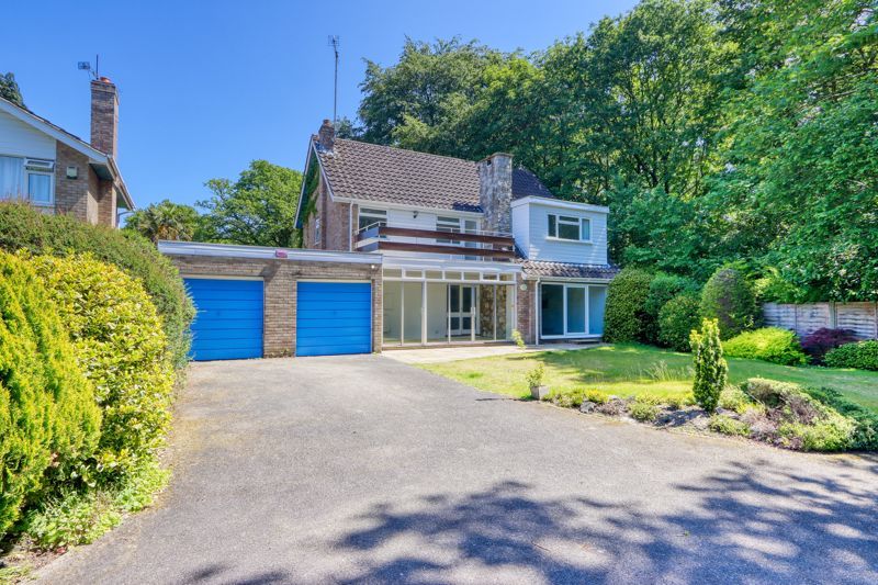 4 bed detached house to rent in Brackendene Close, Horsell, Woking GU21