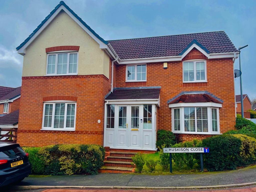 4 bed property for sale in Huskison Close, Tividale, Oldbury B69, £