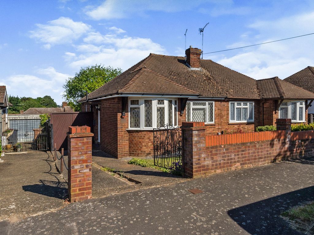 Derwent Avenue, Luton, Bedfordshire LU3  