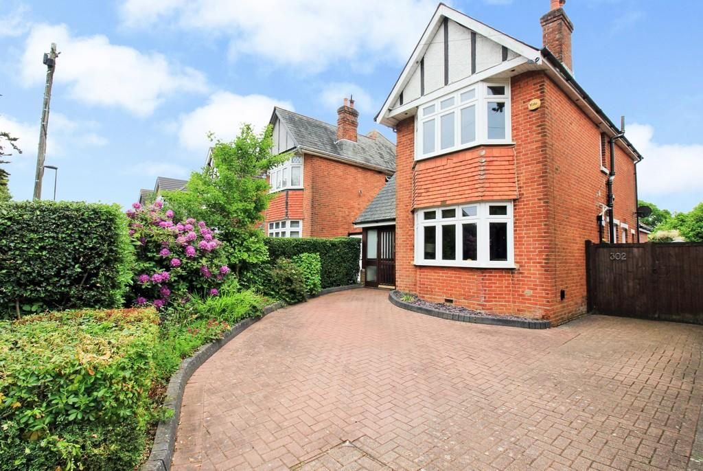 3 bed detached house for sale in Middle Road, Sholing SO19, £400,000