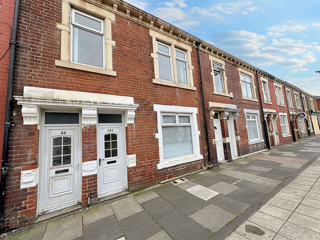 2 bed flat to rent in High Street East, Wallsend NE28, £575 pcm Zoopla