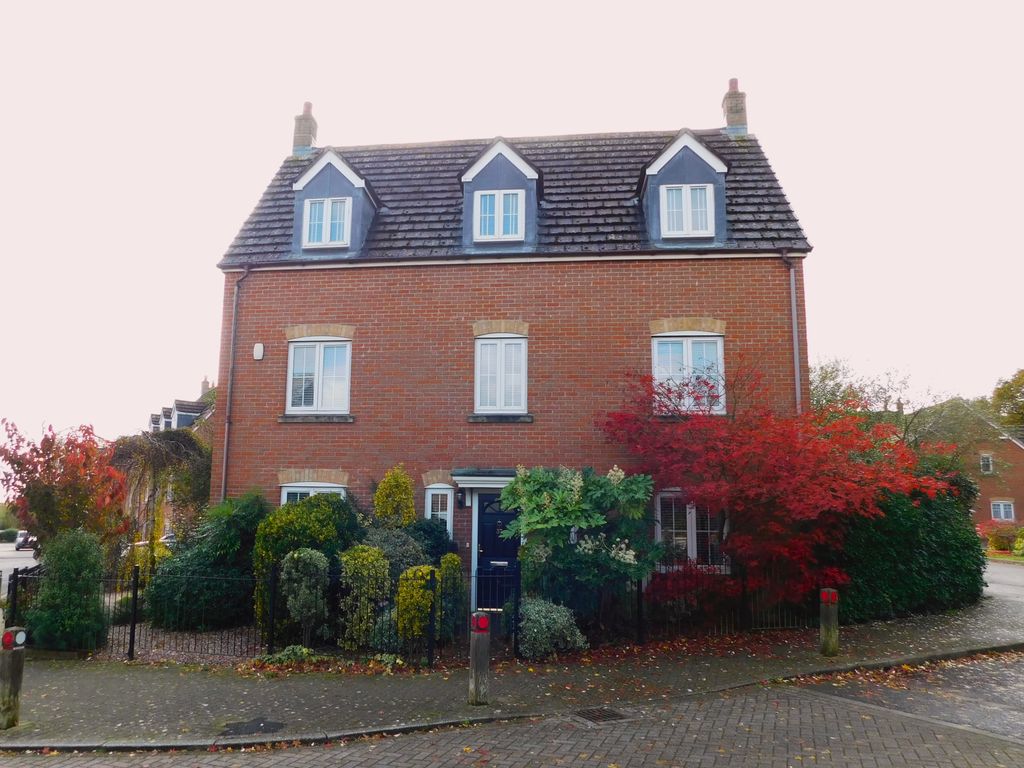 5 bed town house for sale in Amey Gardens, Totton SO40, £569,950 Zoopla