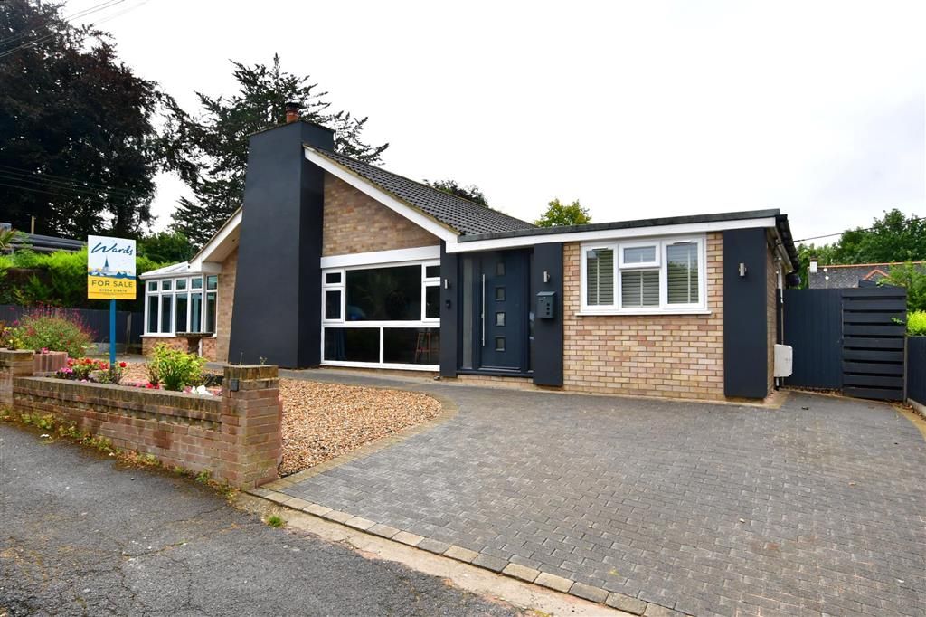 4 bed detached bungalow for sale in Station Road, Shepherdswell, Kent