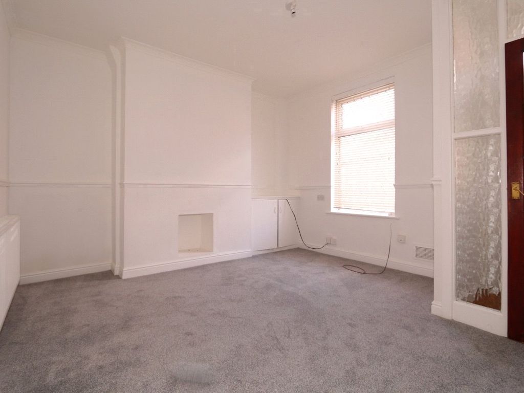 2 bed terraced house to rent in Curzon Road, AshtonUnderLyne