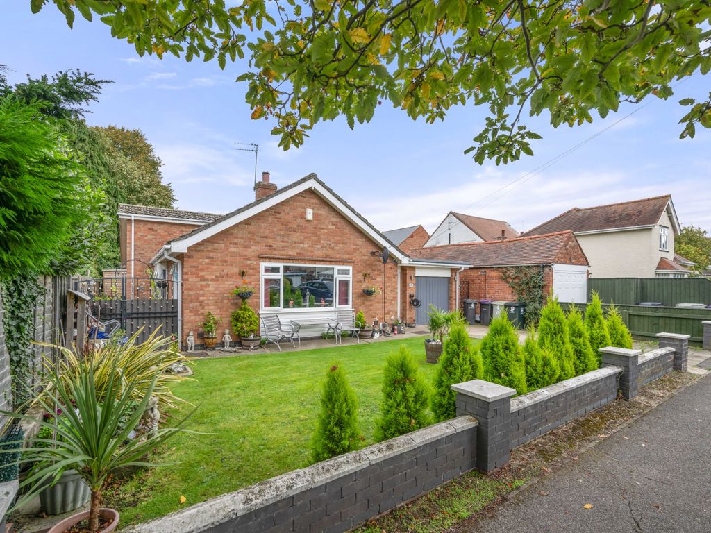 3 bed detached bungalow for sale in Laythorpe Avenue, Skegness PE25, £