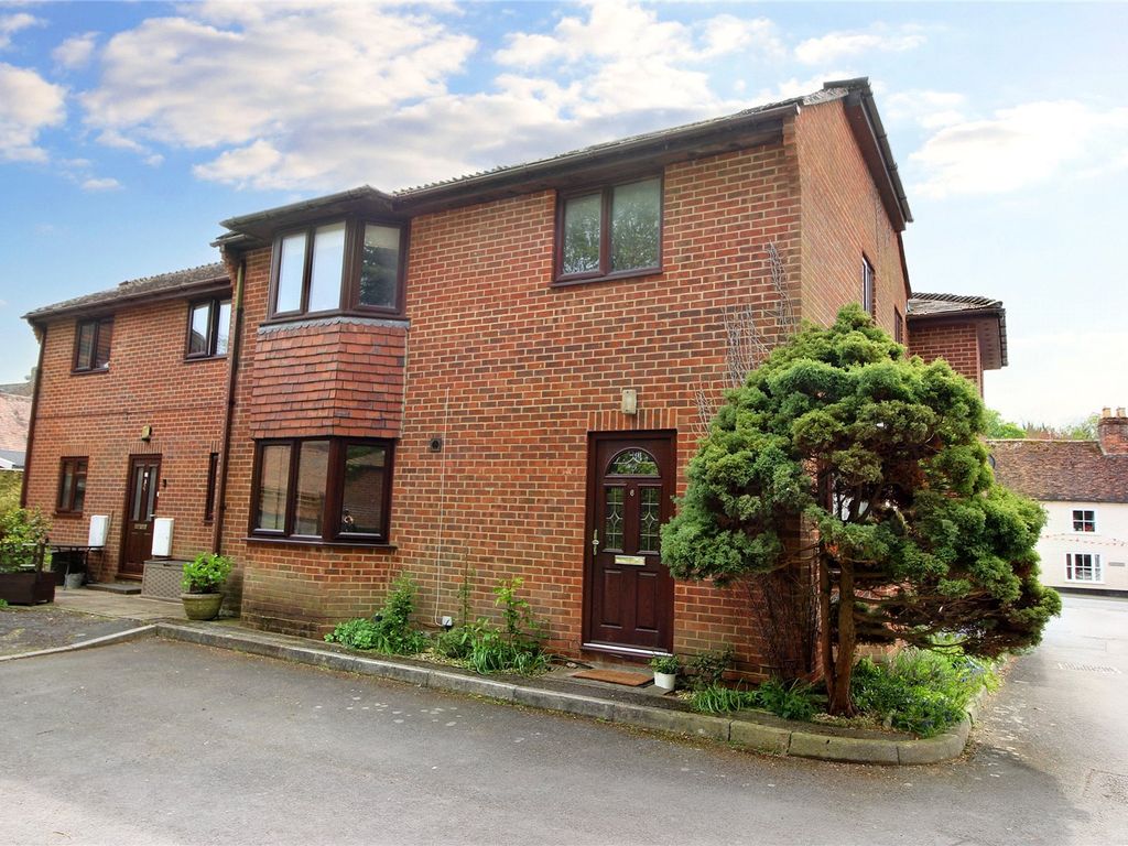 1 bed flat for sale in Phoenix Court, Kingsclere, Newbury, Hampshire