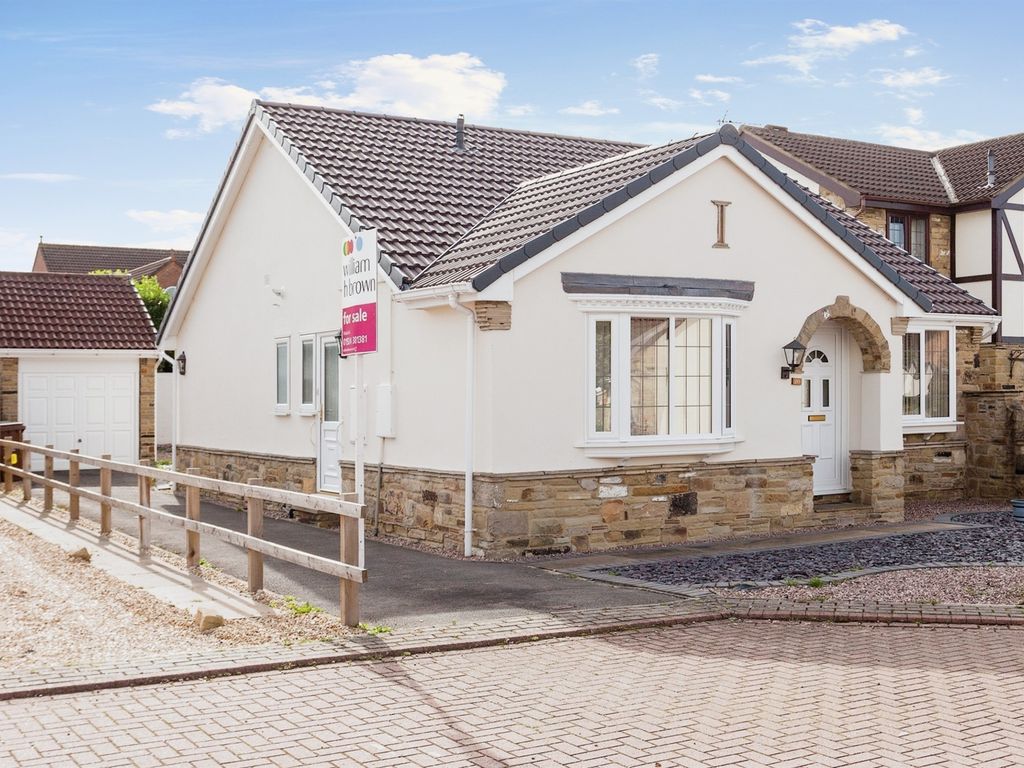 3 bed detached bungalow for sale in High Meadows, Walton, Wakefield WF2