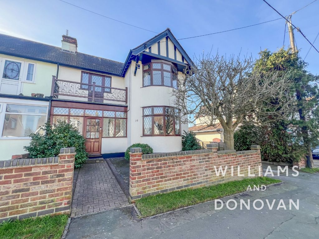 3 bed semidetached house for sale in Hawkwell Road, Hockley SS5, £