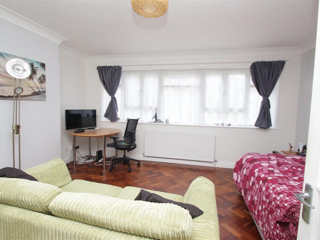 1 bed flat to rent in Hertford Court, Green Lanes N13 Zoopla
