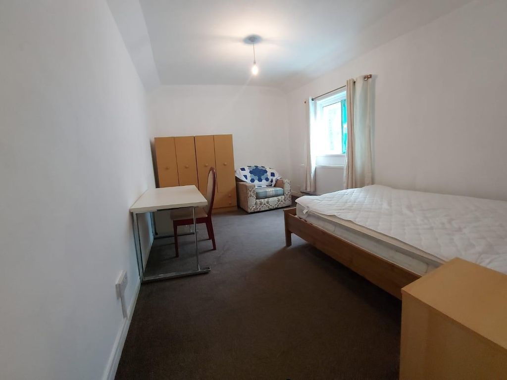 6 bed shared to rent in King Edwards Road, Swansea SA1, £