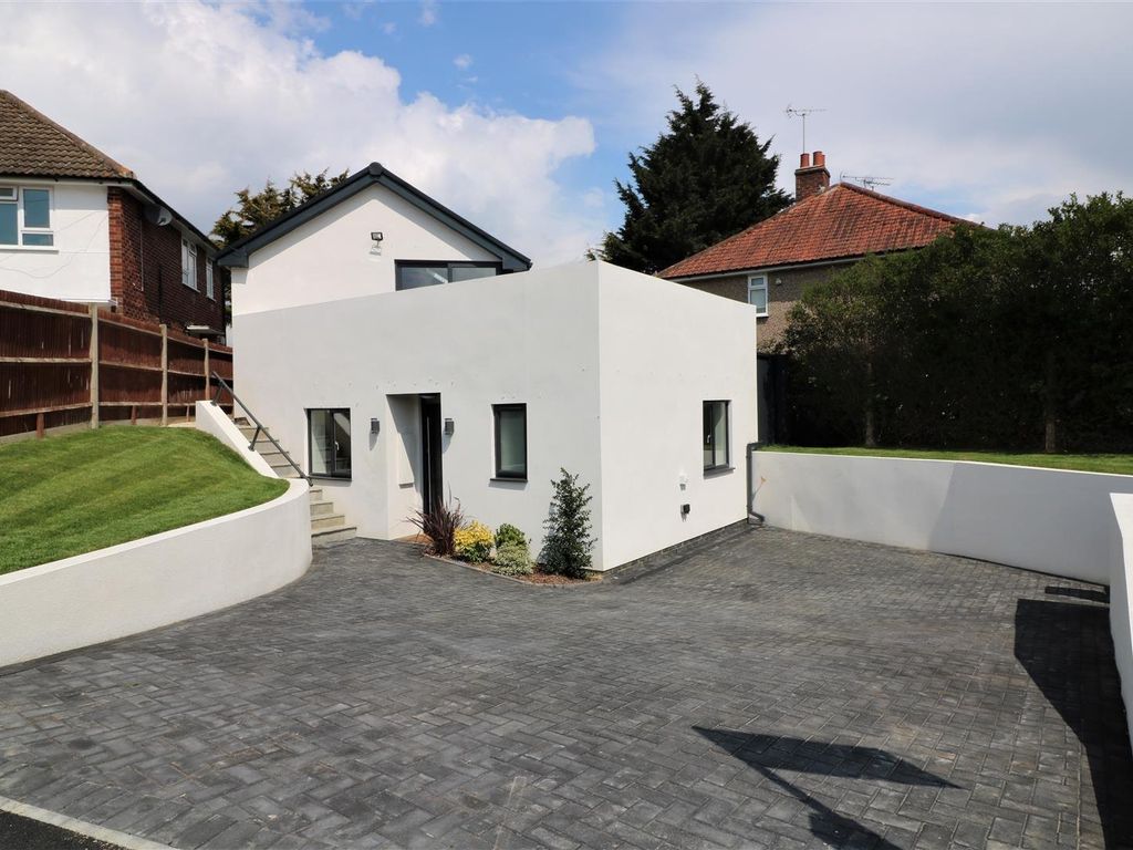 3 bed detached house to rent in Romany Lane, Tilehurst, Reading RG30, £