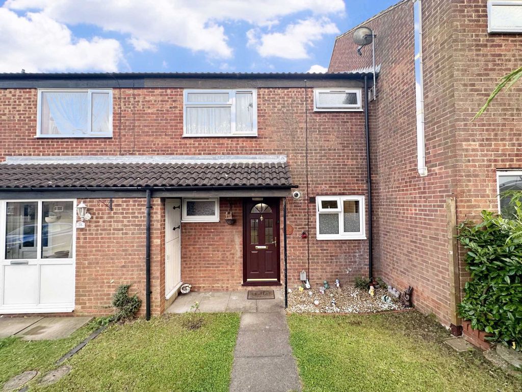 3 bed terraced house to rent in Peregrine Road, Luton LU4, £1,600 pcm Zoopla