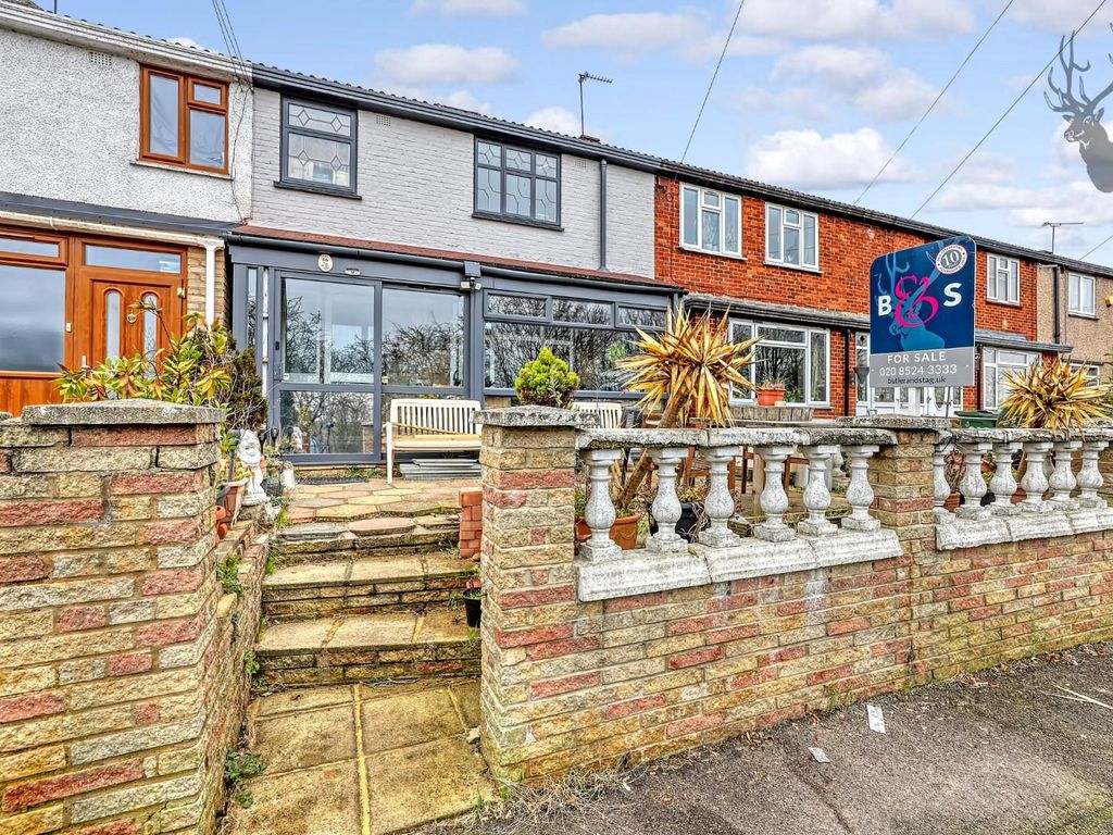 3 bed property for sale in Sewardstone Gardens, London E4 Zoopla