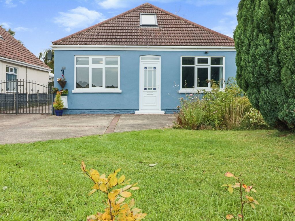 4 bed bungalow for sale in Louth Road, HoltonLeClay, Grimsby DN36, £325,000 Zoopla