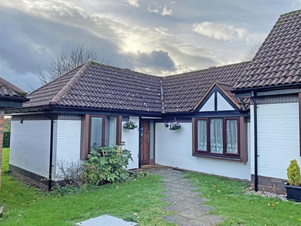 2 bed semidetached bungalow for sale in Oaklands Drive, Redhill RH1