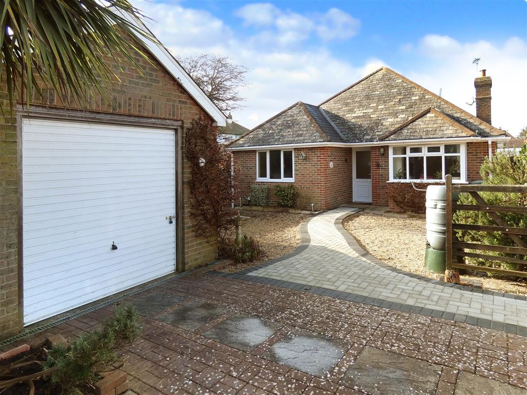 3 bed detached bungalow for sale in Gladonian Road, Wick, Littlehampton