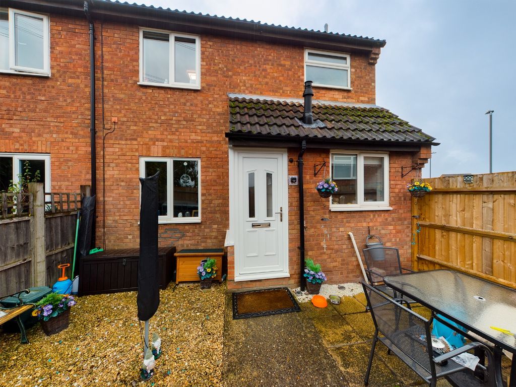 1 bed terraced house for sale in Meredith Drive, Haydon Hill, Aylesbury
