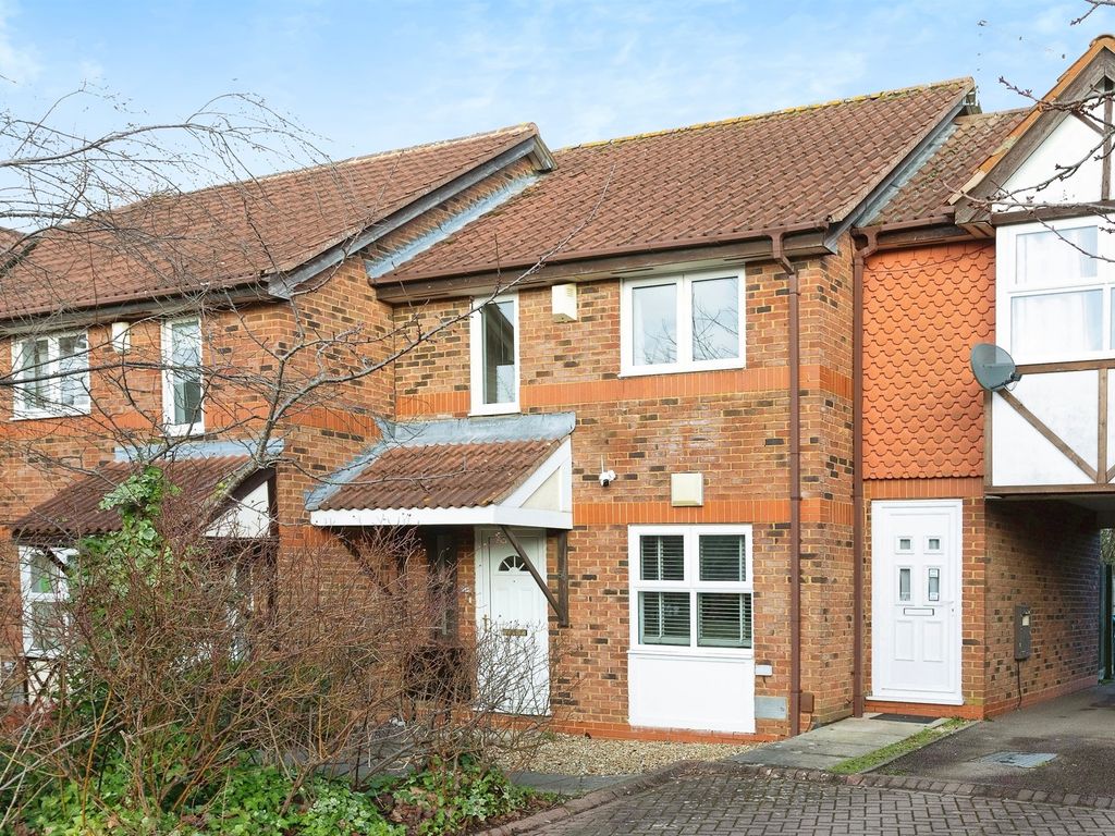 3 bed terraced house for sale in Tatling Grove, Walnut Tree, Milton