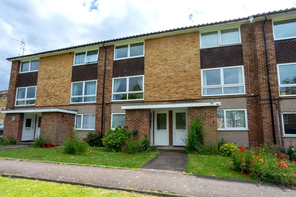 2 bed for sale in Basinghall Gardens, Sutton SM2, £325,000