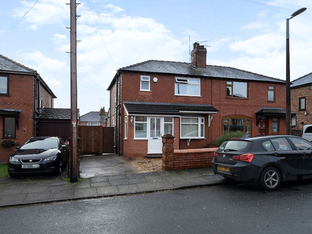 3 bed semidetached house for sale in Danesway, Pendlebury, Swinton
