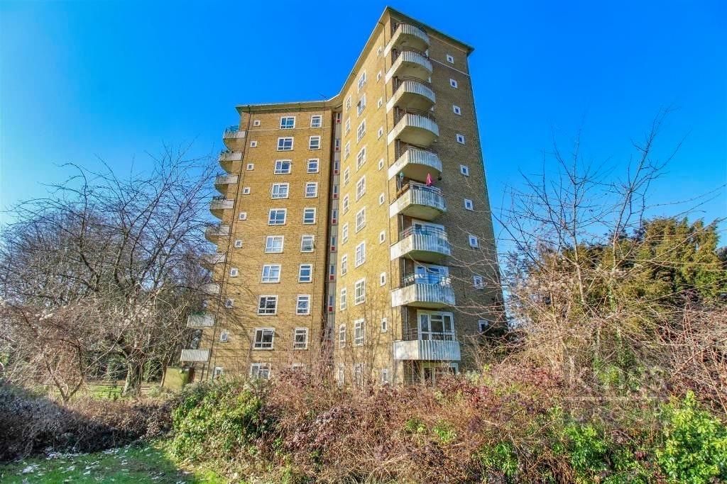 2 bed flat for sale in Stort Tower, Great Plumtree, Harlow CM20 Zoopla