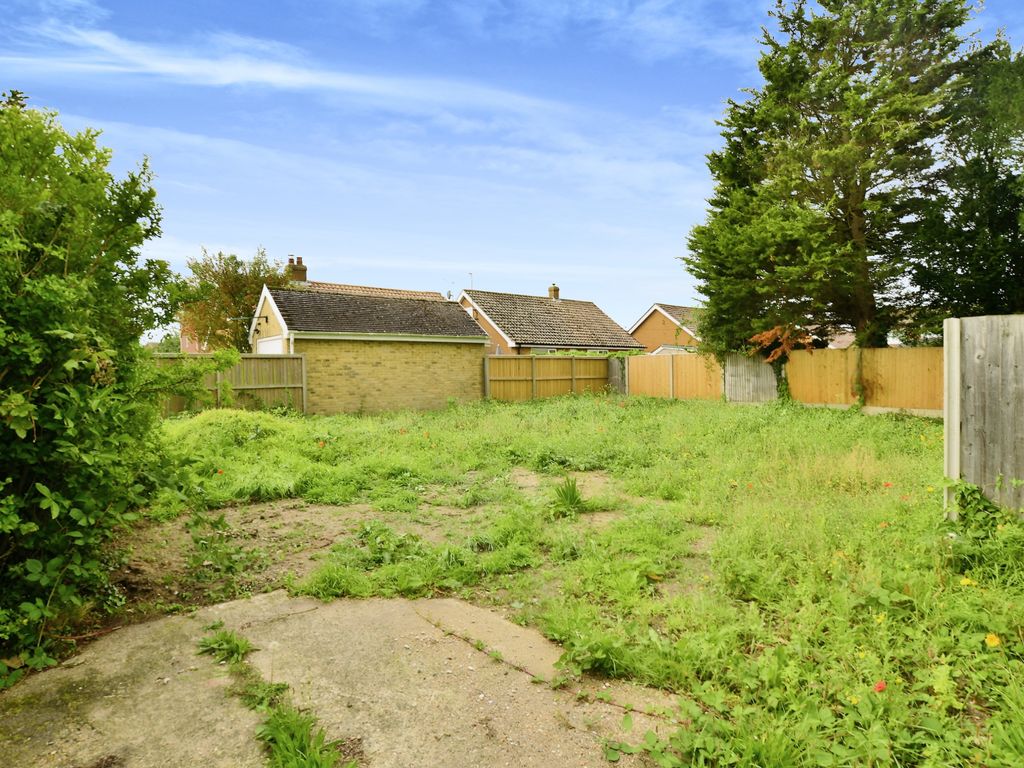 Land for sale in Broadlands Crescent, New Romney, Kent TN28, £135,000