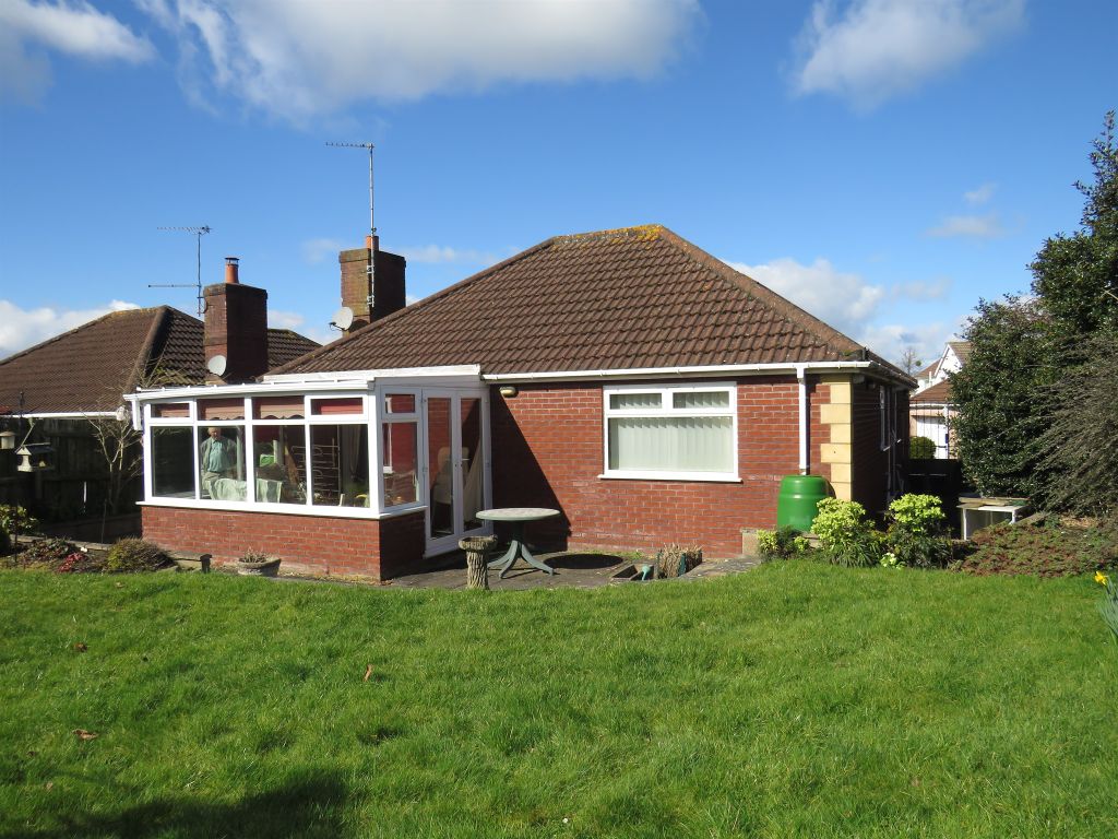 3 bed detached bungalow for sale in Walnut Close, Coalpit Heath
