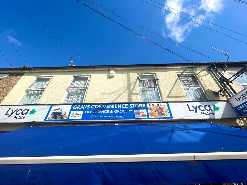 Room to rent in Clarence Road, Grays RM17, £700 pcm Zoopla