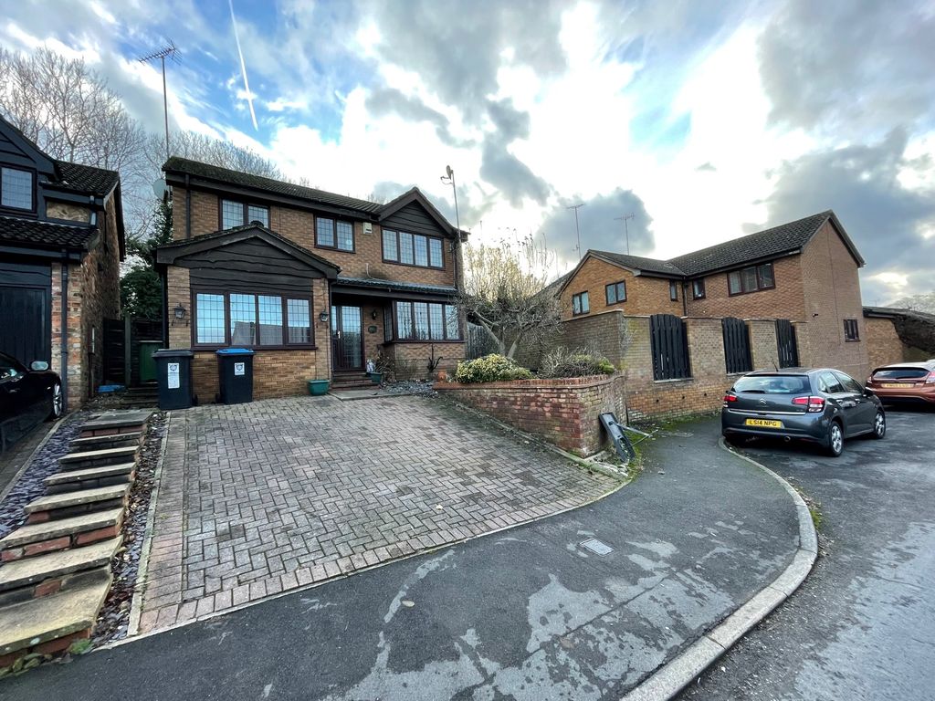 5 bed detached house for sale in Hunters Oak, Hemel Hempstead HP2 Zoopla