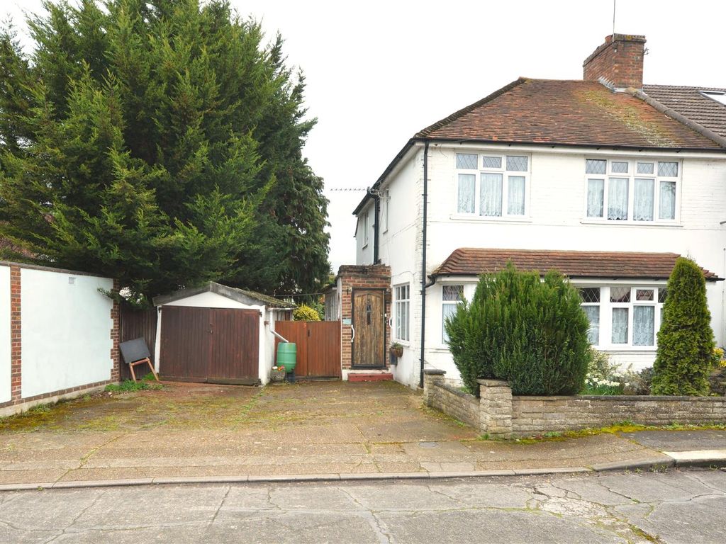 3 bed semidetached house for sale in Kendor Avenue, Epsom KT19 Zoopla