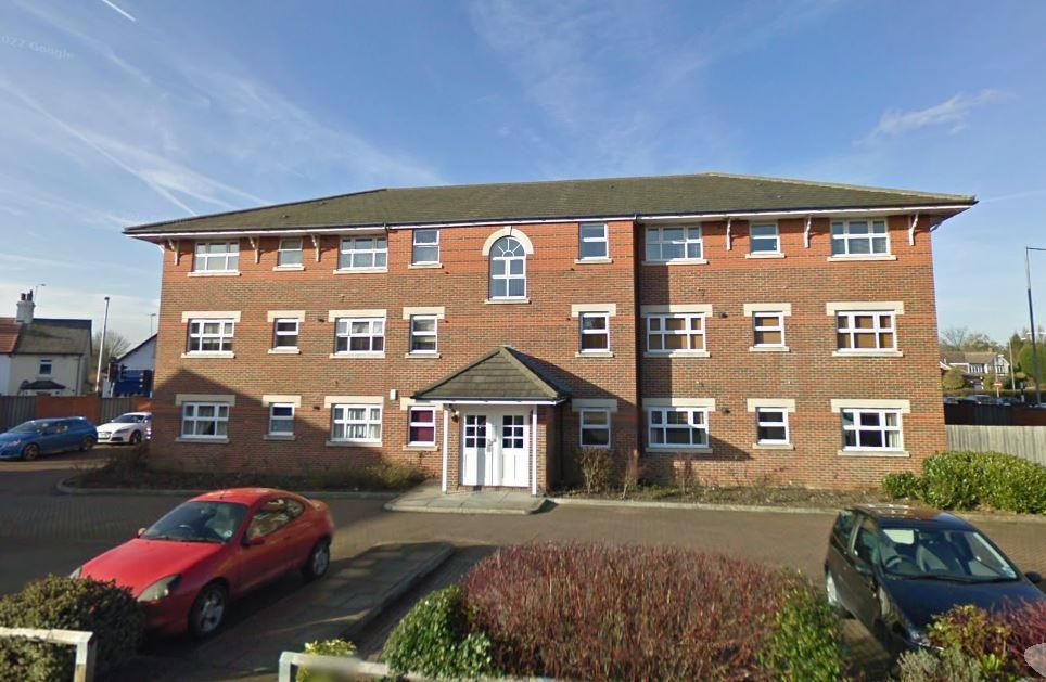 2 bed flat to rent in Burns Close, Billericay CM11, £1,300 pcm Zoopla