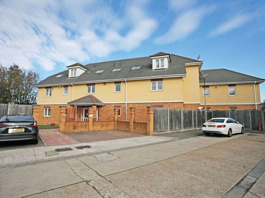 2 bed flat to rent in Arterial Avenue, Rainham RM13 Zoopla