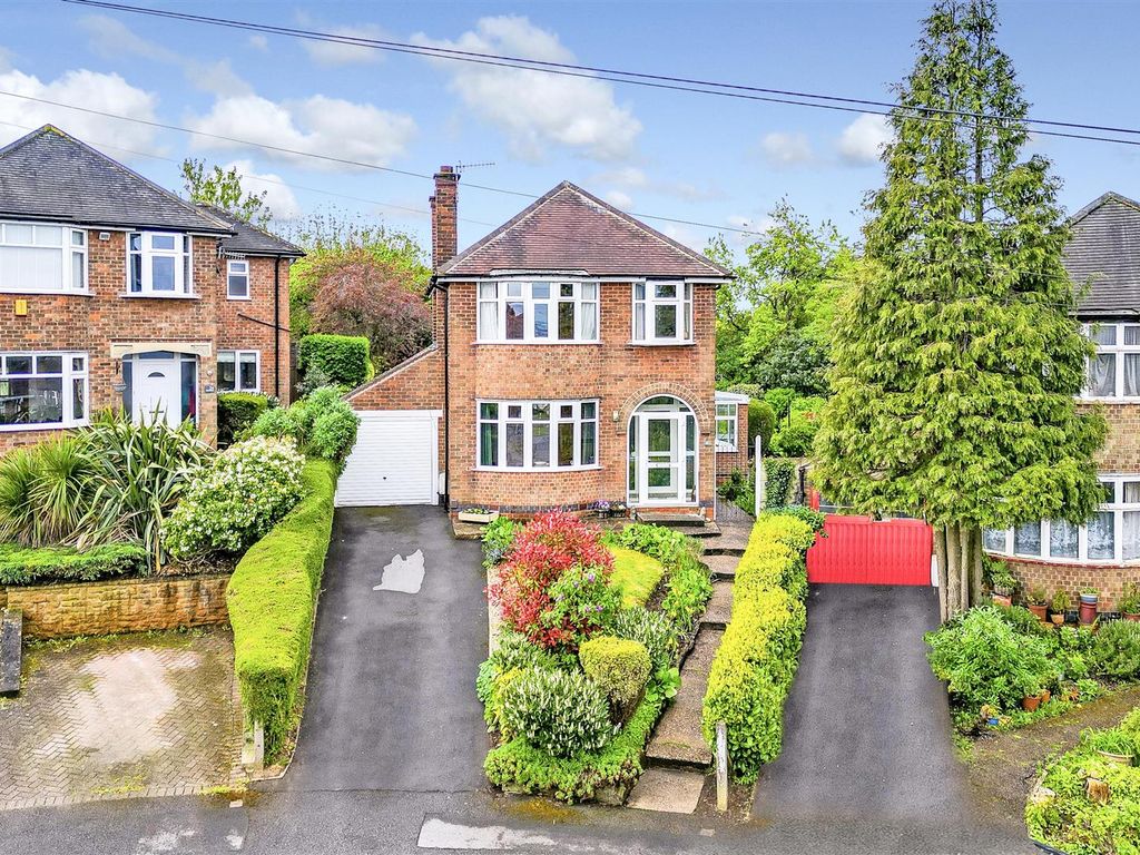 3 bed detached house for sale in Beaumont Gardens, West Bridgford